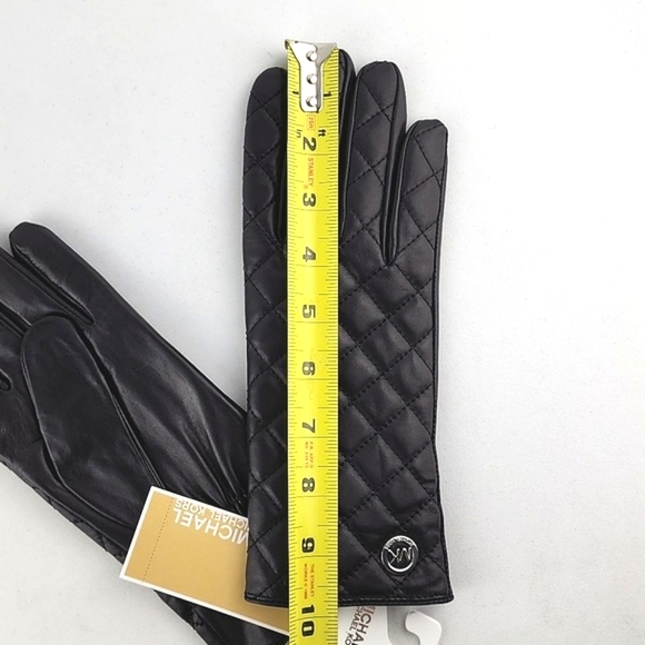 NWT Michael Kors Women Black Quilted Leather Gloves Touch Screen Compatible Sz M - Picture 9 of 9
